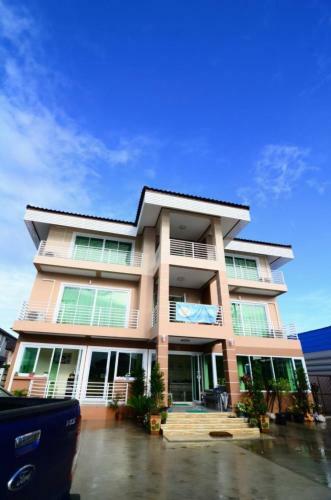 Hostal Laksasuk House