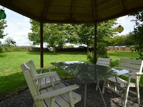 Holiday Home Bird Symphony
