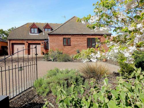 Willow Pool House