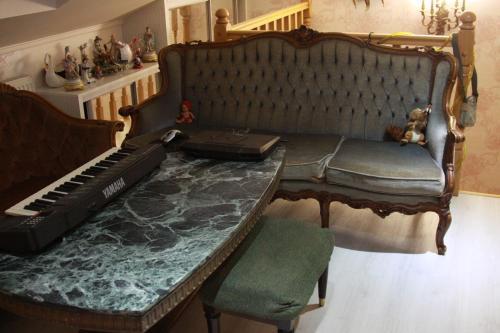 Hostel And Apartment Cherdak