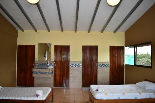 Hostal Cabinas The Corner