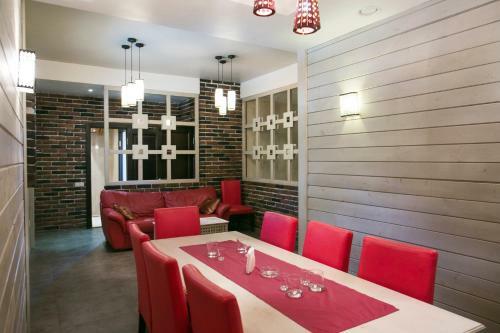 Hotel Raspberry Paradise