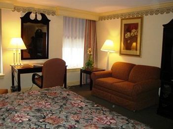 Legacy Hotel And Suites