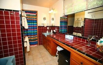 Sam Hughes Inn Bed And Breakfast