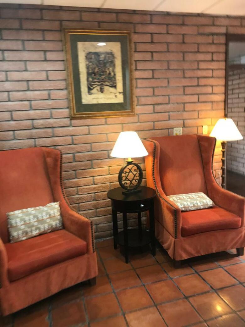 Hotel Sierra Suites