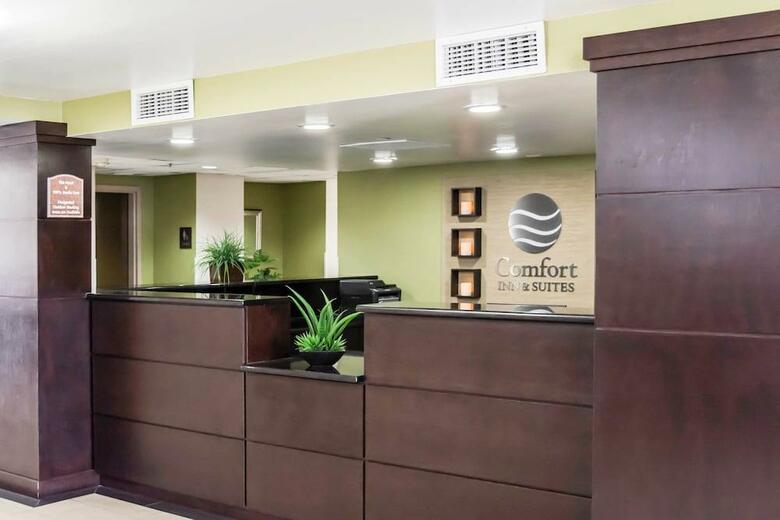 Hotel Comfort Inn & Suites