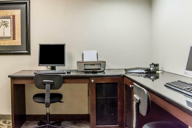 Hotel Comfort Inn & Suites