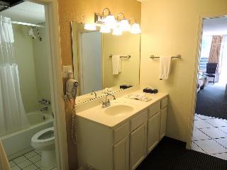 Hotel Carmel Inn & Suites