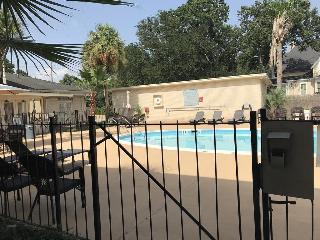 Hotel Carmel Inn & Suites