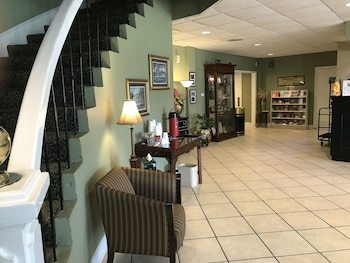 Hotel Carmel Inn & Suites