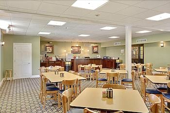 Hotel Carmel Inn & Suites