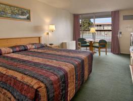 Motel Super 8 Meadow Wood Courtyard