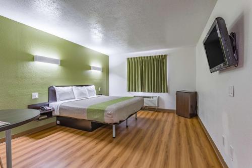 Motel 6 Santa Fe Central
