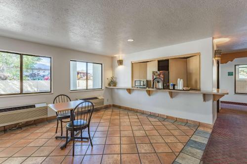 Motel 6 Santa Fe Central