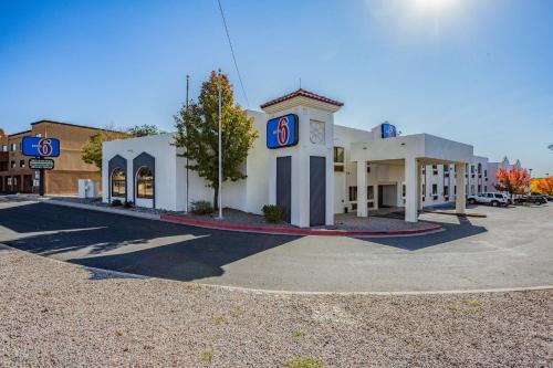 Motel 6 Santa Fe Central
