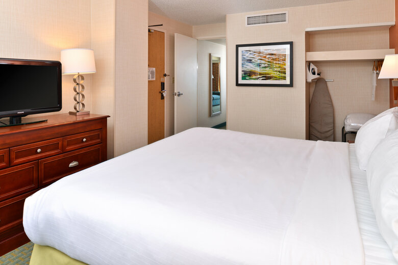 Holiday Inn Express Hotel & Suites Va Beach Oceanfront