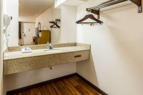 Motel 6 Grove City