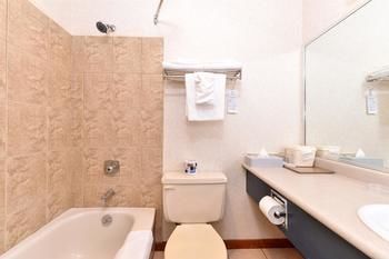 Motel Canadas Best Value Inn & Suites