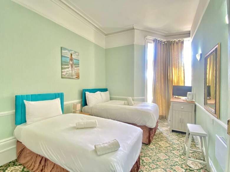 The Carlton Hotel