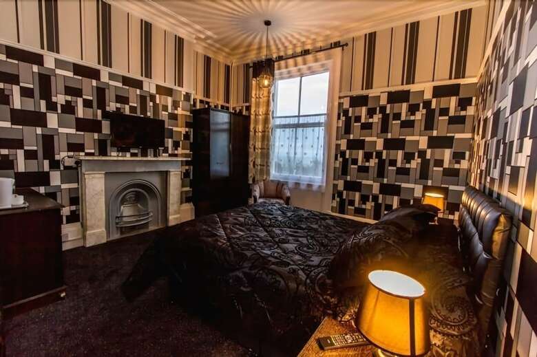 The Carlton Hotel
