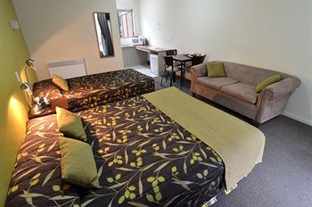 Motel Rainforest Retreat
