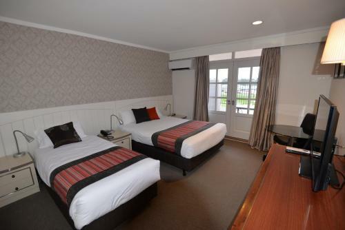 Country Comfort Amity Motel