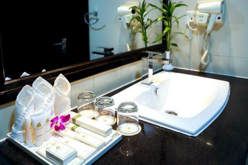Treasure Oasis Hotel