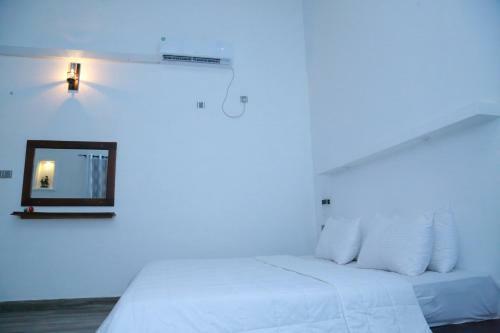 Posada Midigama Holiday Inn