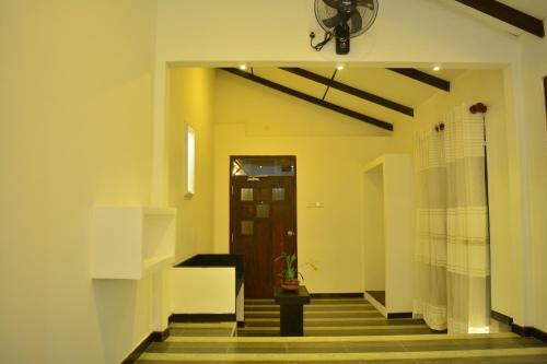 Posada Midigama Holiday Inn