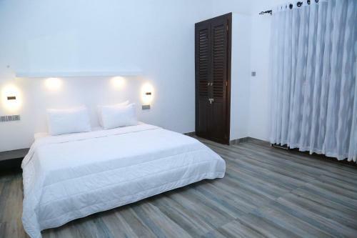 Posada Midigama Holiday Inn