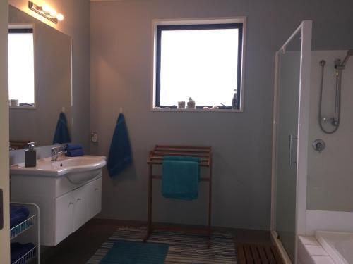 Bed & Breakfast Number Six Homestay
