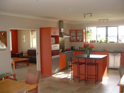 Bed & Breakfast Number Six Homestay