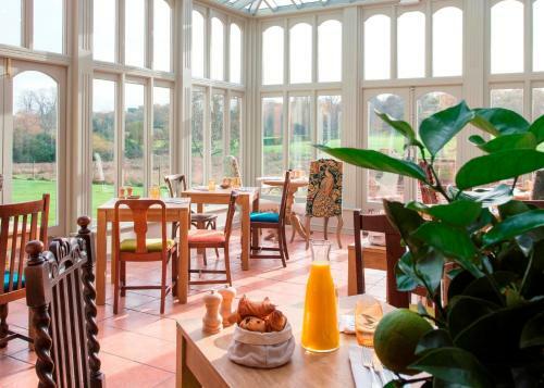 Hotel Burley Manor