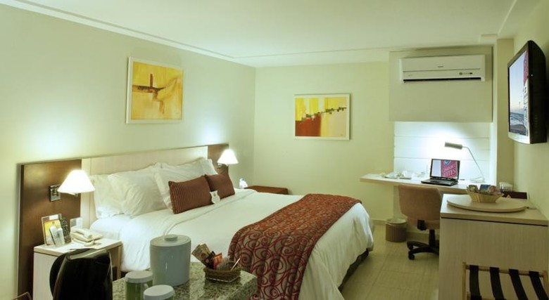 Hotel Comfort Suites Maca�