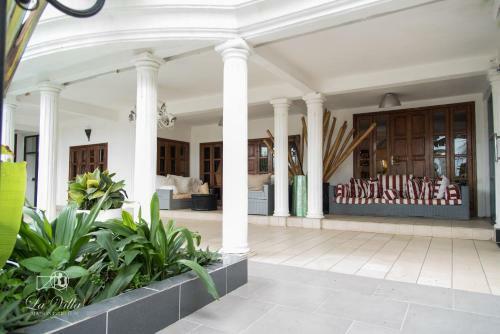 Hostal La Villa Des F�es