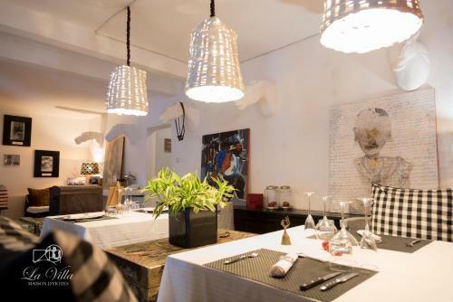 Hostal La Villa Des F�es