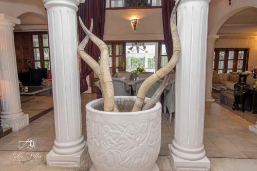 Hostal La Villa Des F�es