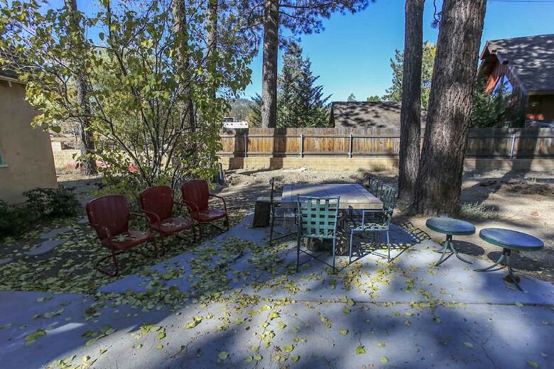 Lakeside Retreat 8