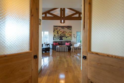 Bed & Breakfast Guesthouse Cabin Near The River