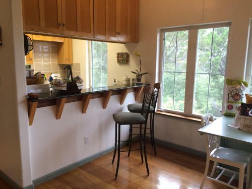 Bed & Breakfast Guesthouse Cabin Near The River