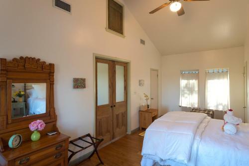 Bed & Breakfast Guesthouse Cabin Near The River