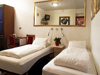 Adam Hotel