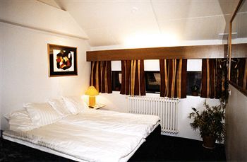Adam Hotel