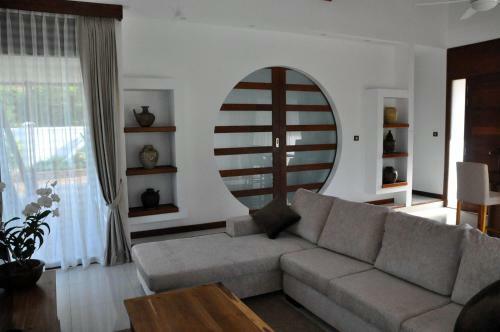 Cominsia Lodge