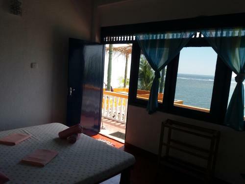 Hostal Sayuri Beach Hotel