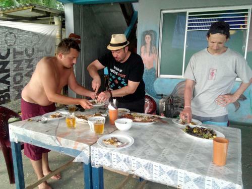Hostal Sayuri Beach Hotel