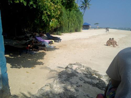 Hostal Sayuri Beach Hotel