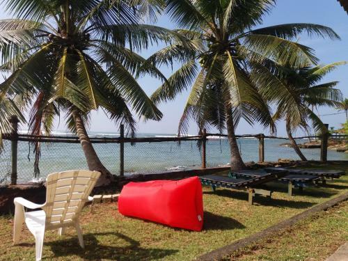 Hostal Sayuri Beach Hotel