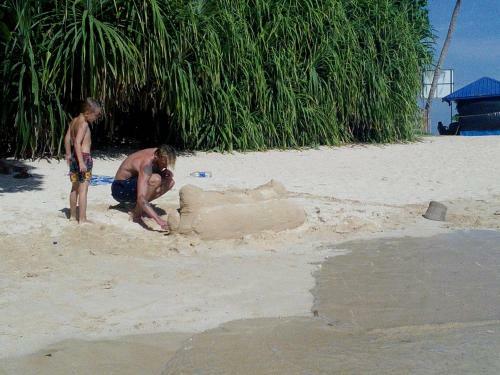 Hostal Sayuri Beach Hotel