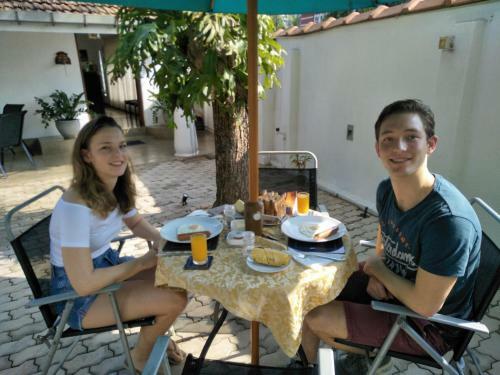 Hostal Dions Guest House